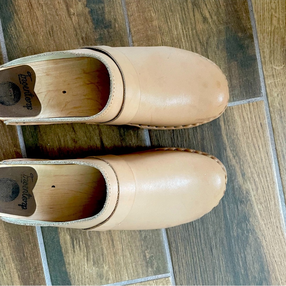 Troentorp swedish clogs, size 39or 8,5, color beige leather.